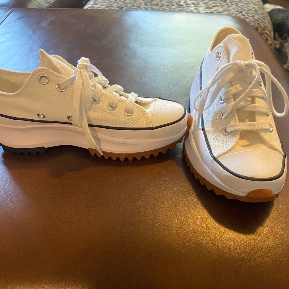 Women’s Converse Sneakers white Womens size 7